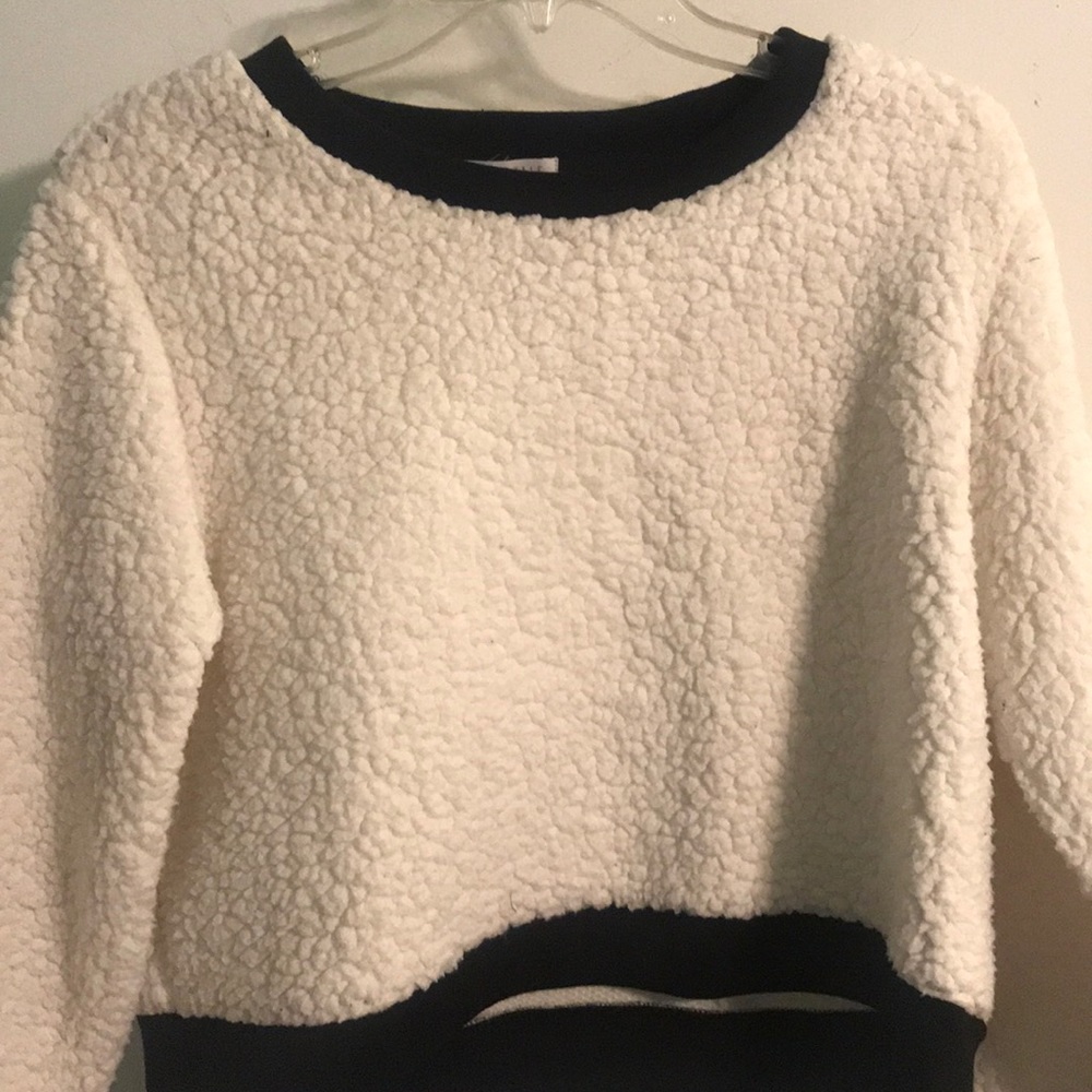 Fluffy semi-cropped sweat shirt